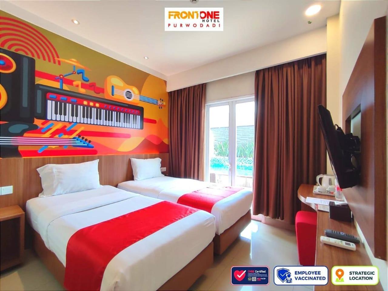 Front One Hotel Purwodadi Purwodadi  Kültér fotó